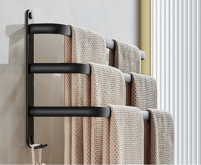Minimalistische badkamer opbergplank met handdoekhouder, gemakkelijk te monteren.