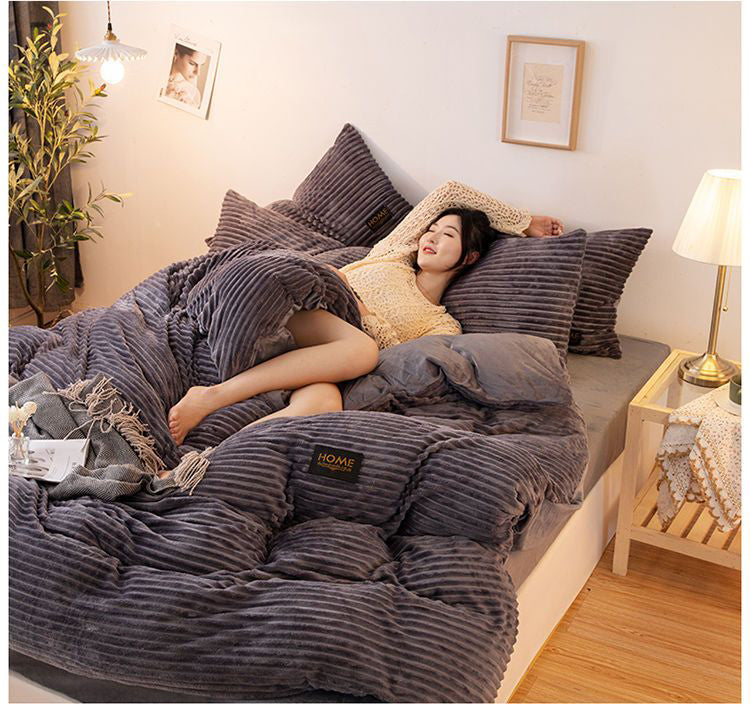 Zacht en warm fleece dekbedovertrek met luxe fluwelen afwerking. Perfect winter beddengoed.