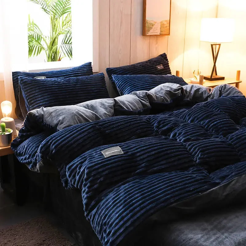 Tweepersoons fleece dekbedovertrek van warm fluweel. Luxe beddengoed voor wintercomfort.