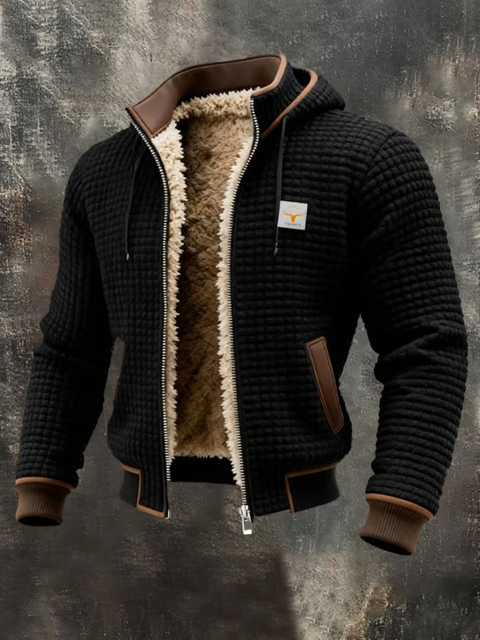 Man draagt casual warm wafeljack met capuchon en rits, geschikt voor winterse wandelingen.
