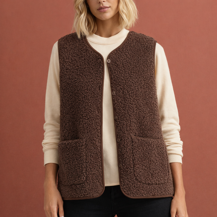 Warm khaki damesgilet met knoopsluiting, ideaal voor herfst en winter. Stijlvol en mouwloos voor extra comfort.