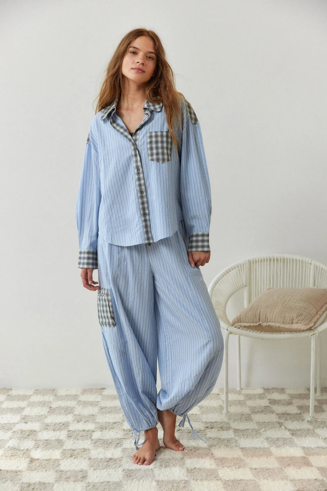 Tweedelige fleece pyjama set voor dames, warme en comfortabele loungewear met relaxte pasvorm.
