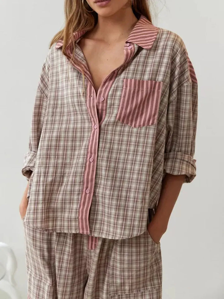 Knusse en behaaglijke dames fleece pyjama set, tweedelig, perfect voor warme winteravonden thuis.