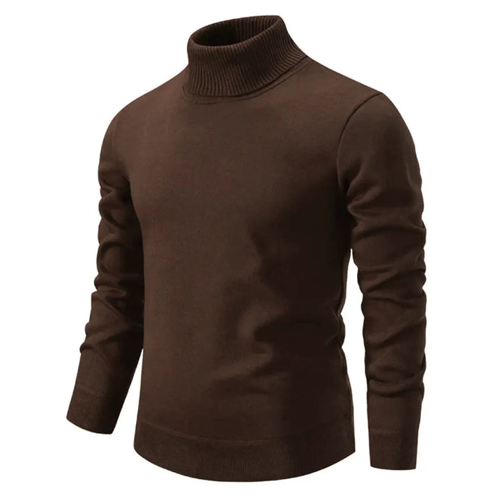 Model draagt een trendy warme heren coltrui met hoge kraag. Perfect voor een stijlvolle casual winterlook.