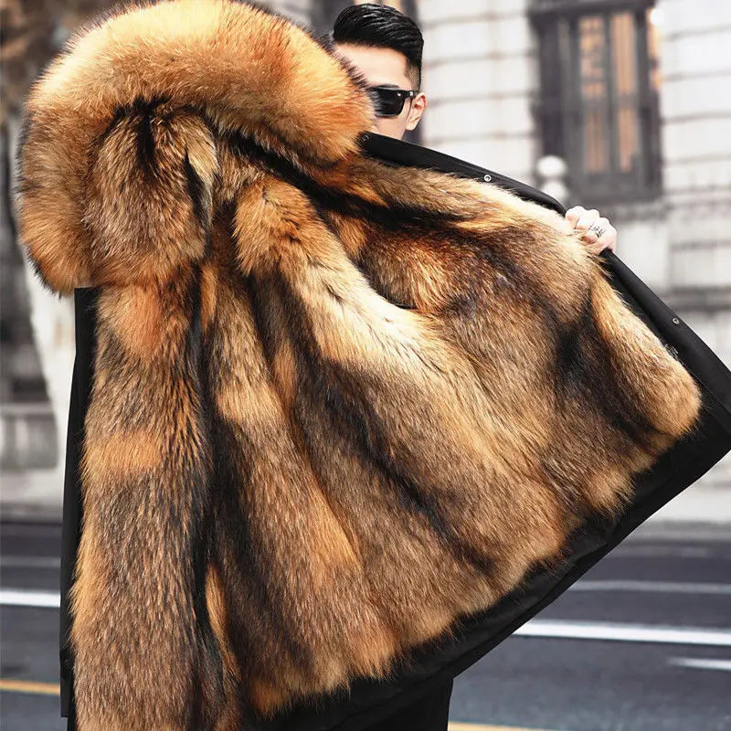 Detail van de luxueuze kraag van de warme heren parka winterjas, perfect voor modebewuste heren.