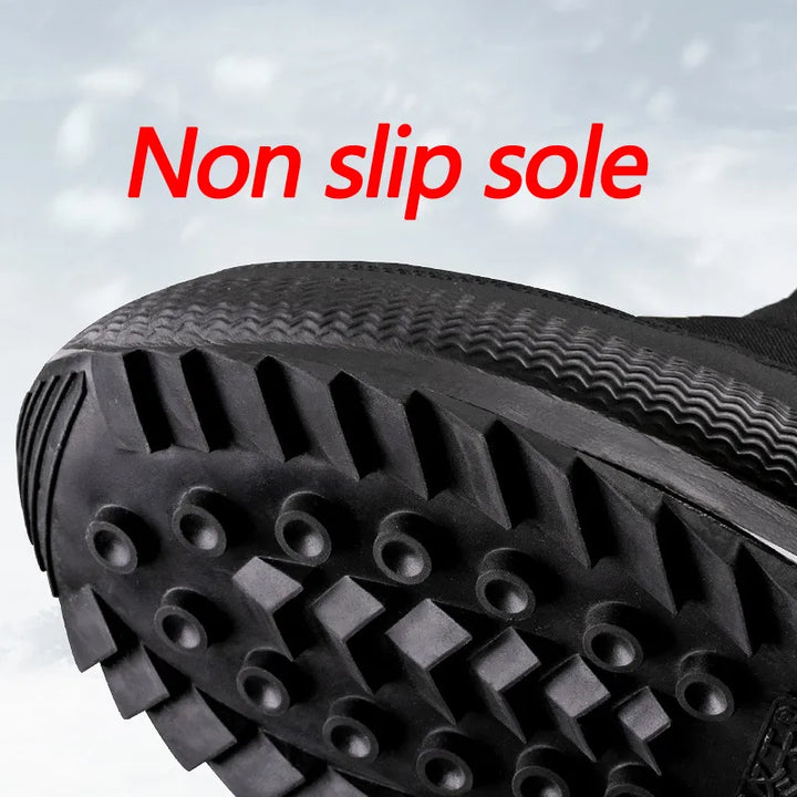 Zwarte, waterdichte enkellaars winterlaarzen voor heren met een robuust en functioneel design.