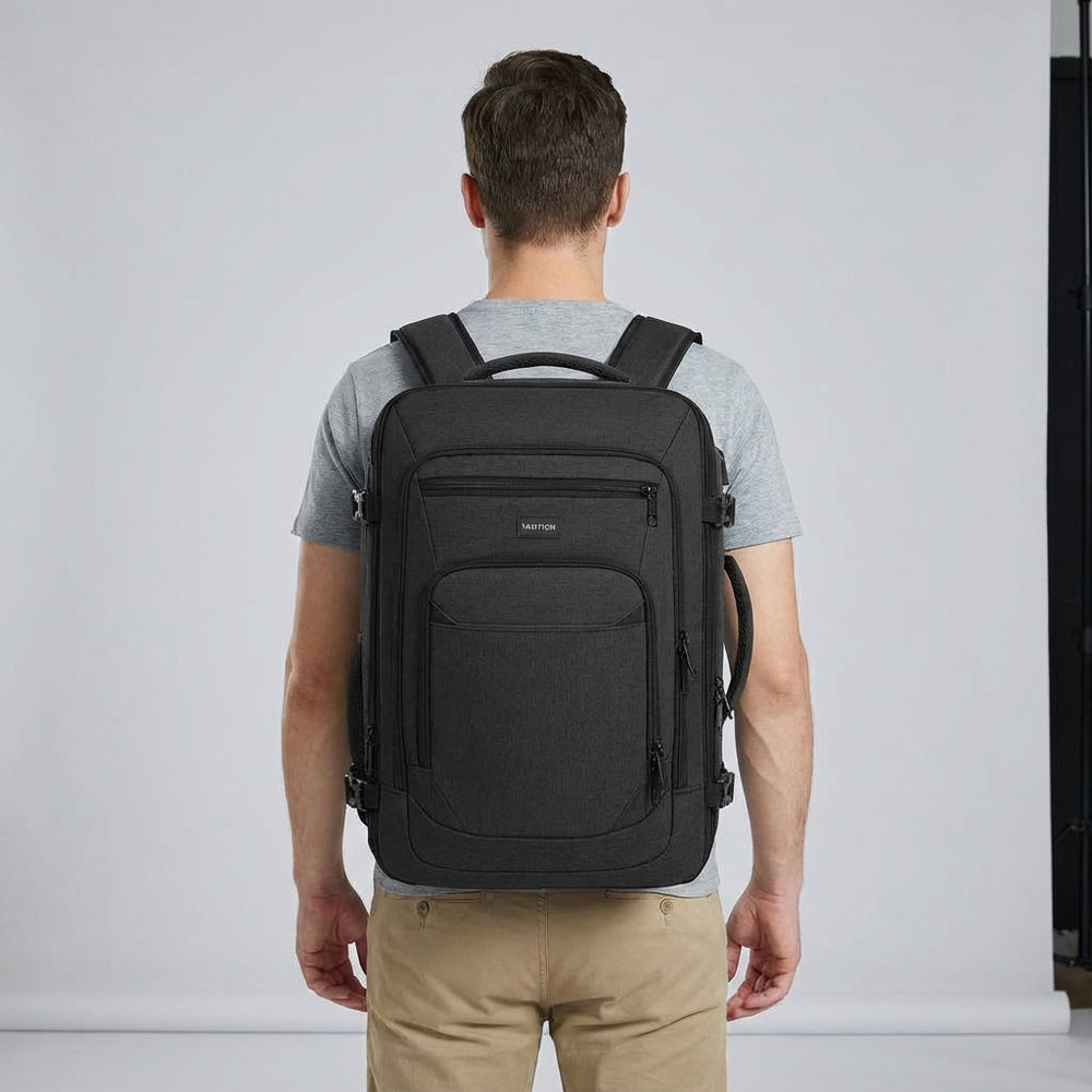 FlightFold waterbestendige handbagage rugzak ideaal voor reizen en werk, flexibel en ruim met veel vakken.