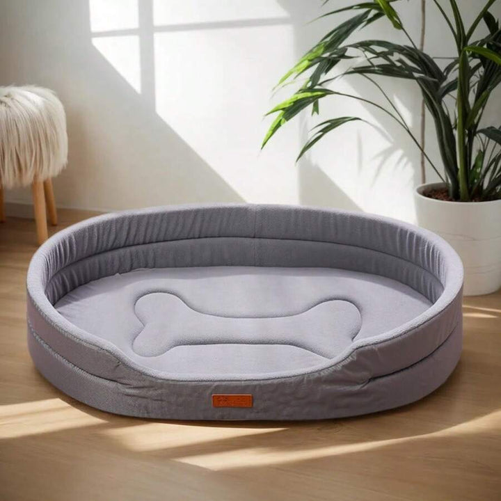 Waterdicht en comfortabel hondenbed met zachte vulling, verkrijgbaar in blauw, grijs, groen, en rood voor binnen- en buitengebruik.