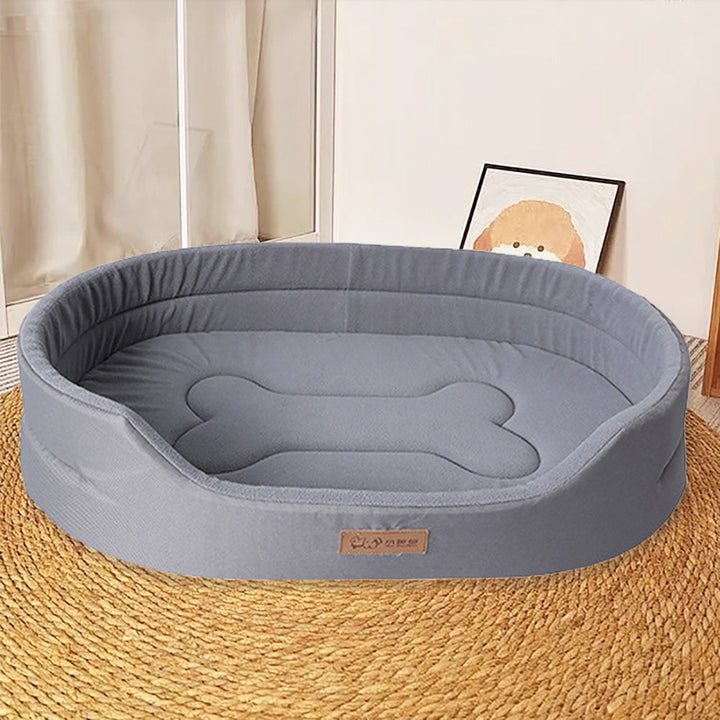 Waterdicht en comfortabel hondenbed met zachte vulling, verkrijgbaar in blauw, grijs, groen, en rood voor binnen- en buitengebruik.