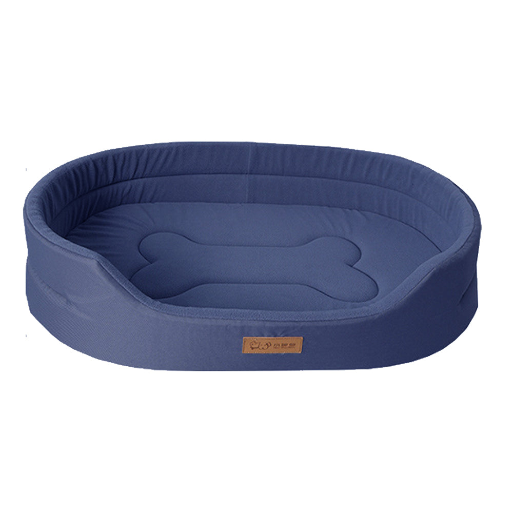Waterdicht en comfortabel hondenbed met zachte vulling, verkrijgbaar in blauw, grijs, groen, en rood voor binnen- en buitengebruik.