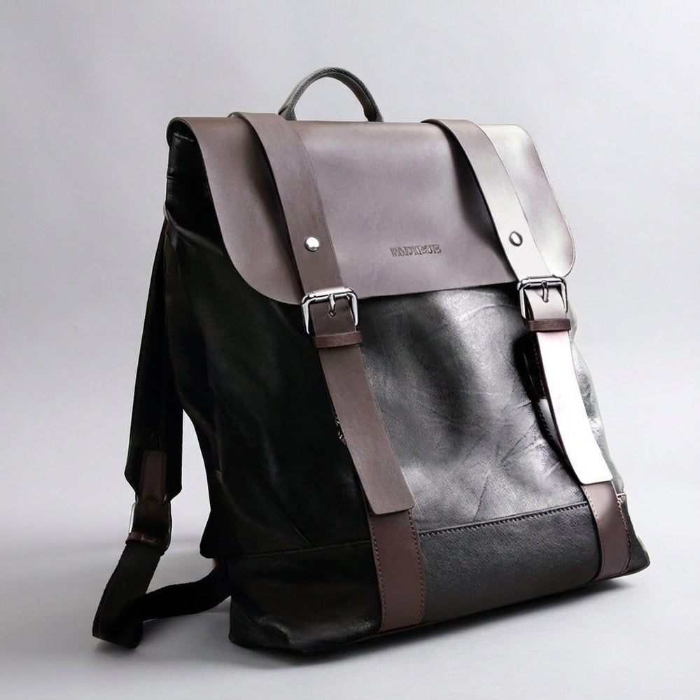 Stijlvolle bruine leren rugzak, waterdicht en duurzaam. Perfect als zakelijke tas, laptoprugzak of reistas.
