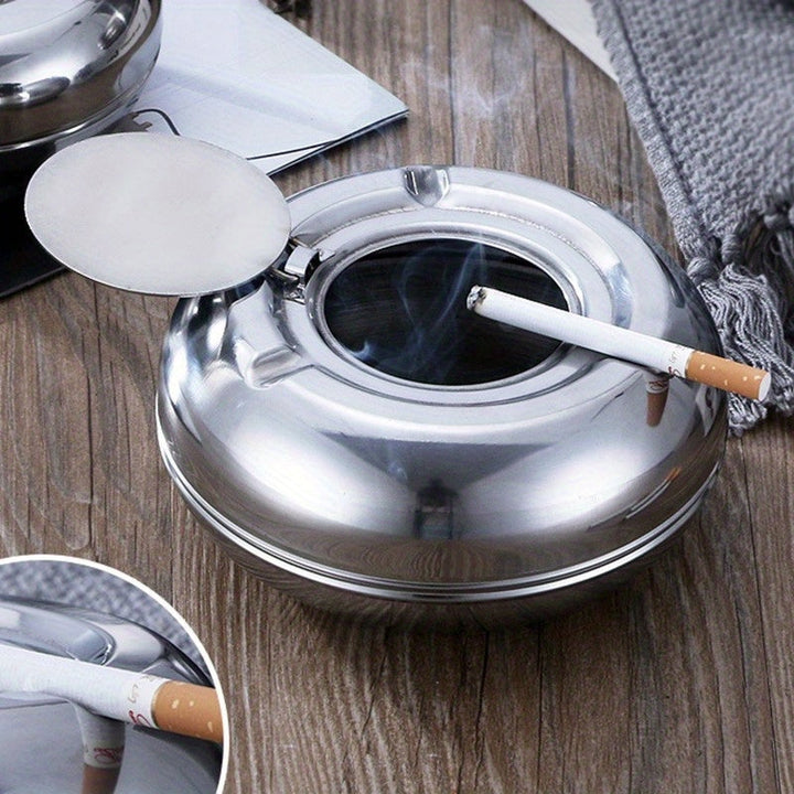 Rookaccessoire: winddichte asbak met deksel, voorkomt rondwaaien van as buiten, houdt omgeving schoon.