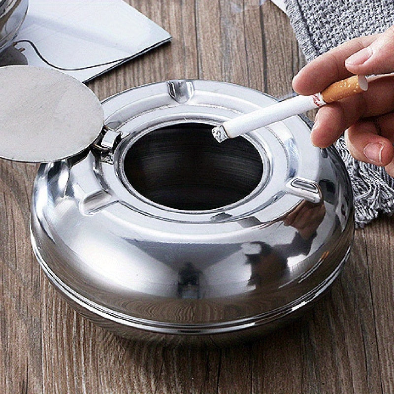 Roestvrijstalen asbak, strak design met deksel, geschikt voor zowel binnen als buiten omgevingen.