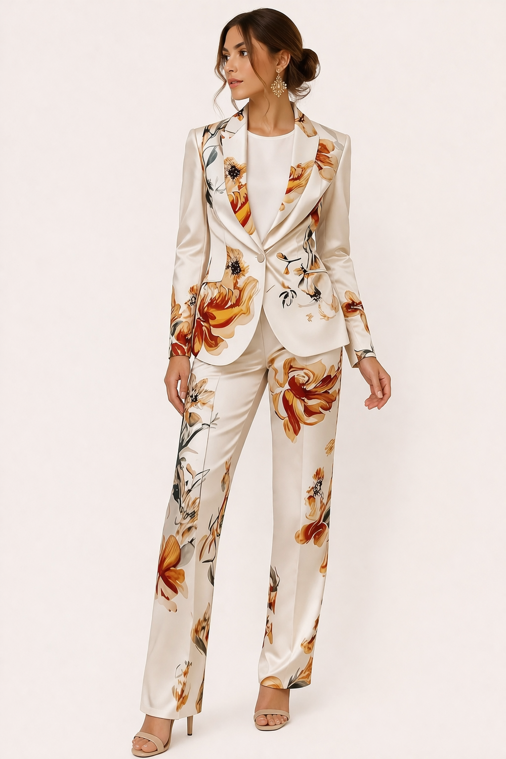 Witte dames blazer & broek set met elegante bloemenprint, perfect voor lente/zomer kantooroutfits.
