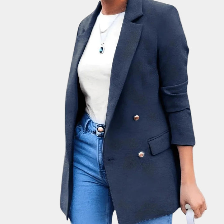 Klassieke dames blazer met gouden knopen en getailleerde snit, een tijdloos jasje voor elke gelegenheid.