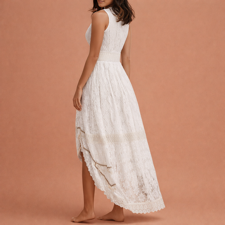 Lichtgewicht beige dames maxi-jurk in boho stijl, met elegante V-hals en split, perfecte zomerjurk.