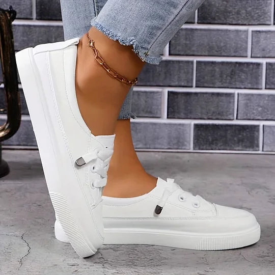 Trendy casual dames schoenen, lage uitvoering met ergonomische zool voor dagelijks comfort en stijl.