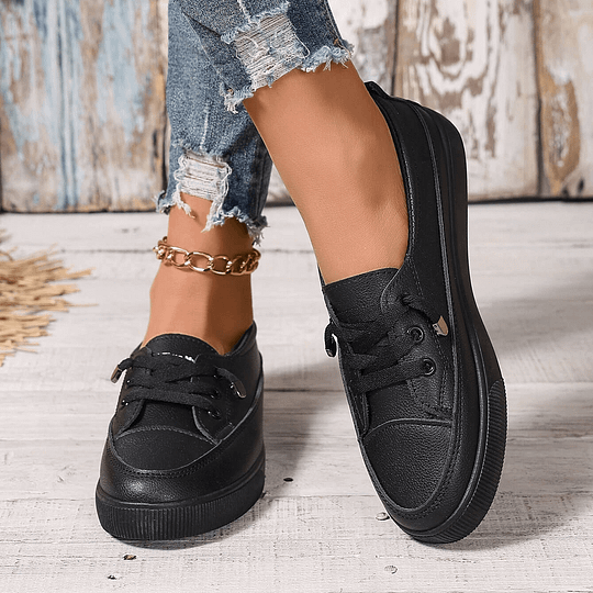 Zwarte dames lage schoenen, ergonomisch en schokabsorberend, ideaal voor dagelijks en casual gebruik.