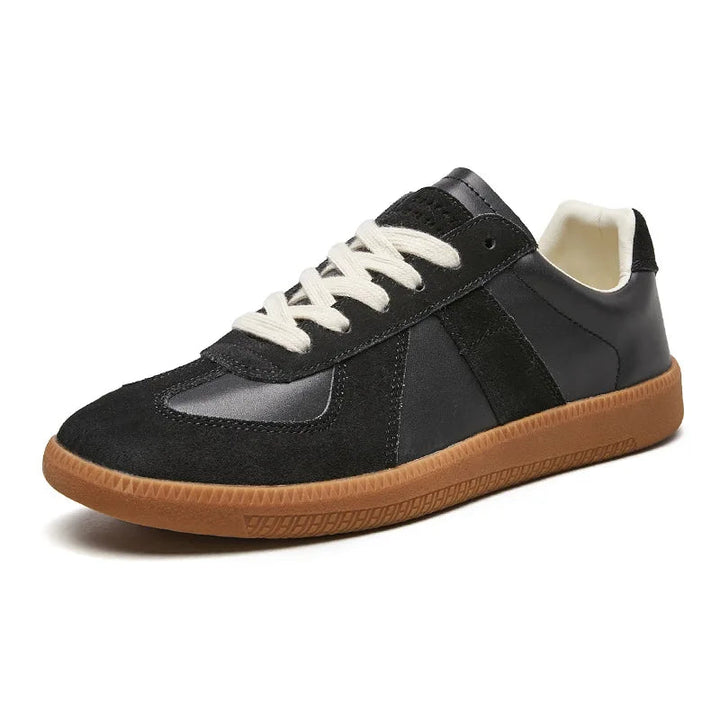 Grijze comfort sneakers voor dames. Retro veterschoenen met dikke zool voor een stijlvolle look.