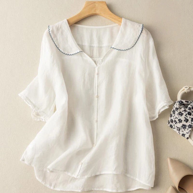 Dames peterpan blouse met korte mouwen, witte elegante vintage stijl blouse voor een zomerse outfit.