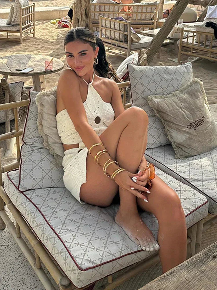 Stijlvolle witte gehaakte haltertop voor dames, onderdeel van de boho zomer set. Comfortabel & trendy.
