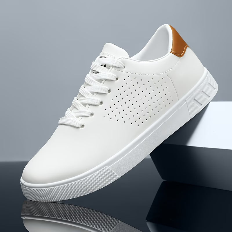 Moderne heren low-top vetersneakers in wit, met perforaties voor een ademende en stijlvolle look.