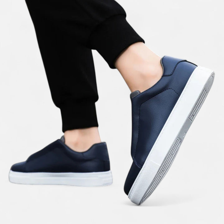 Stijlvolle witte heren slip-on schoenen Noah, perfect voor een casual, moderne look.
