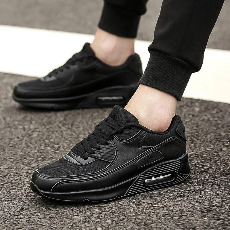 "Witte leren herensneakers met hoge zool, eigentijds design, luxueus wit leer, comfort en ondersteuning in elke stap."