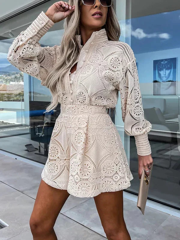 Stijlvolle kaki dames boho set met gebreide opengewerkte top en short, ideaal voor festivals.