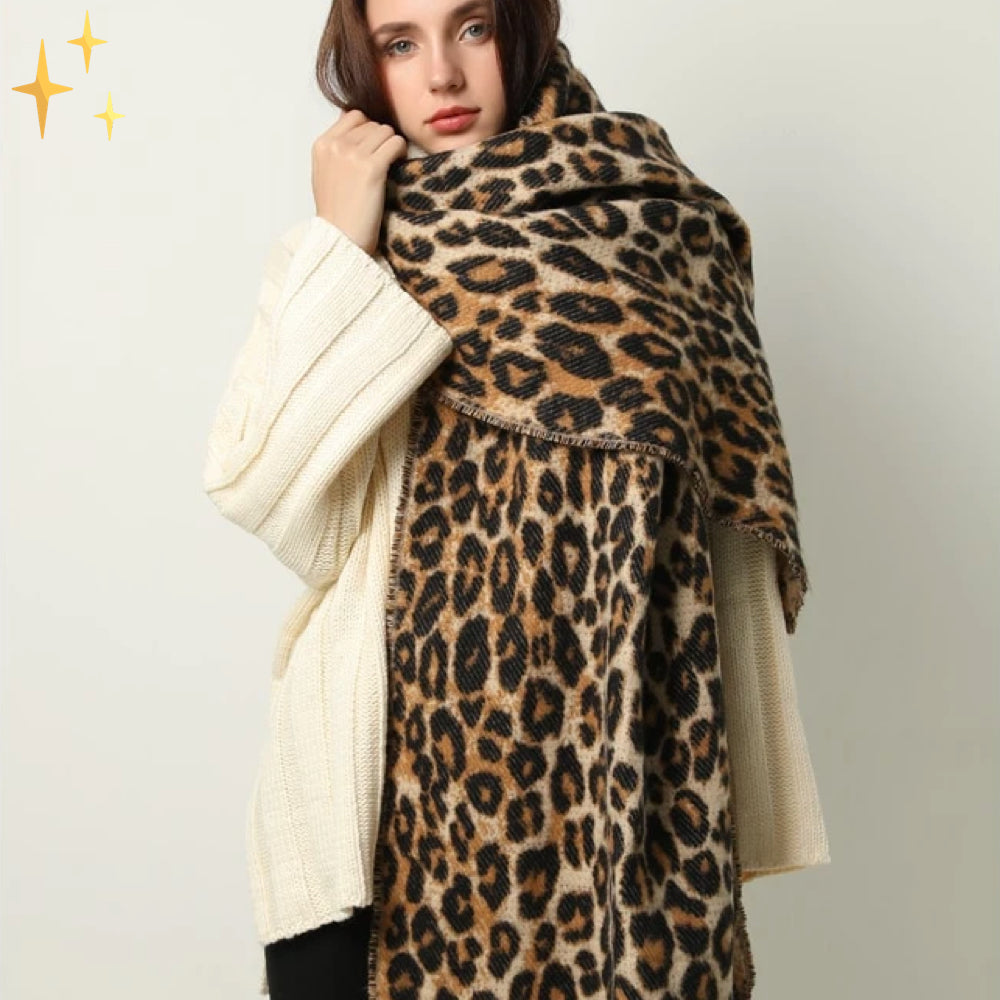 Luxueuze XL wollen sjaal met luipaardprint voor dames, warm en een trendy winteraccessoire.