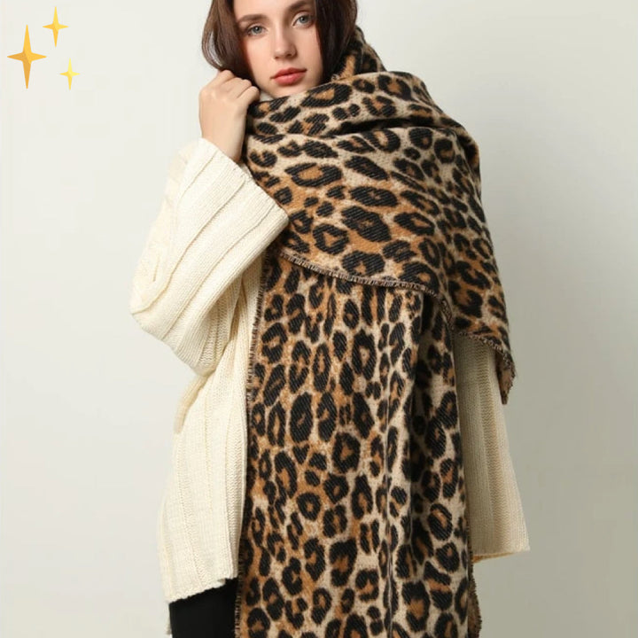 Luxueuze XL wollen sjaal met luipaardprint voor dames, warm en een trendy winteraccessoire.