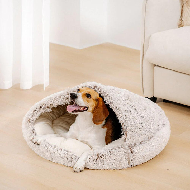 Luxe pluche hondenkussen in grottenbed stijl, Cozycave, voor een comfortabele en kalmerende slaapplek.