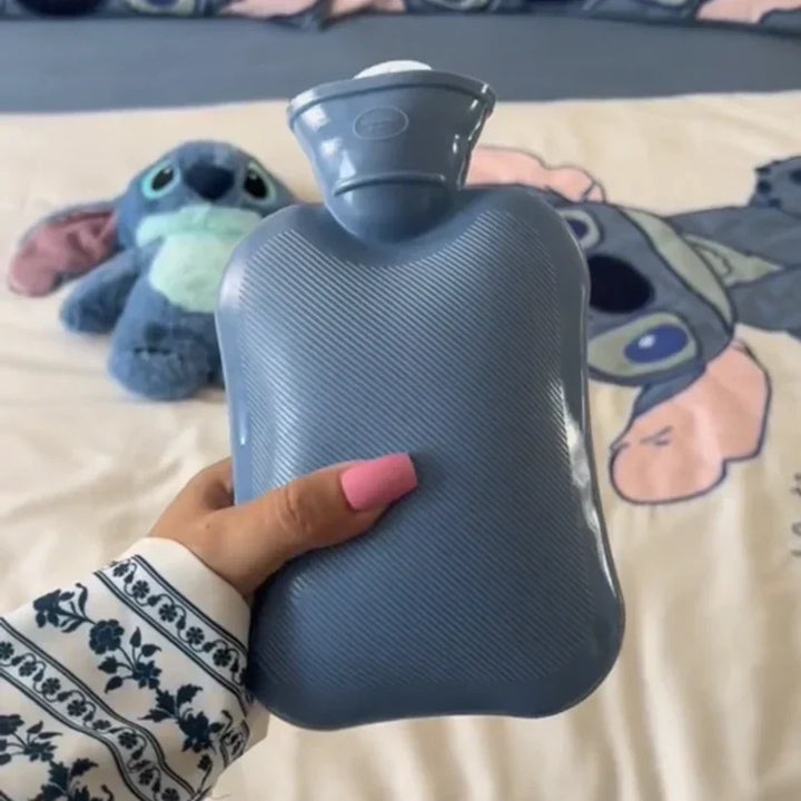Knusse pluche warmwaterkruik voor gezellige warmte en comfort. Ideaal wintercadeau, biedt ontspanning voor jong en oud.