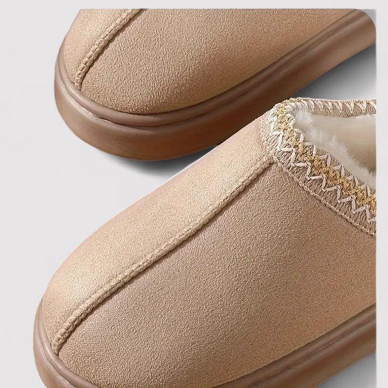 Hoogwaardige zachte comfort pantoffels met een tijdloze stijl, ultiem voor ontspanning en luxe voetcomfort thuis.