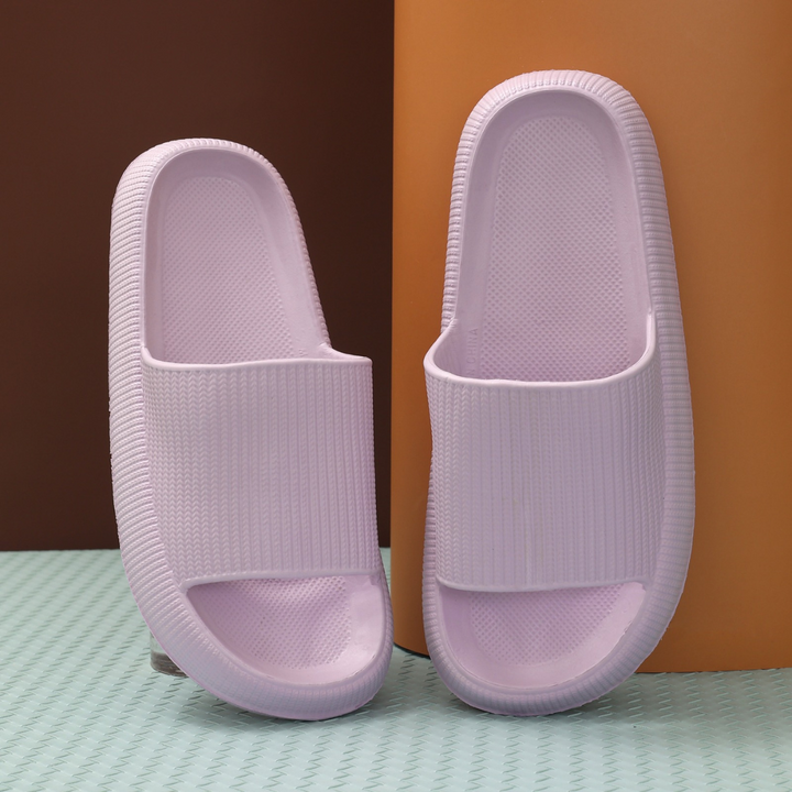 Comfortabele wolkenpantoffels voor dames en heren, zacht, antislip en perfect voor ontspanning thuis.