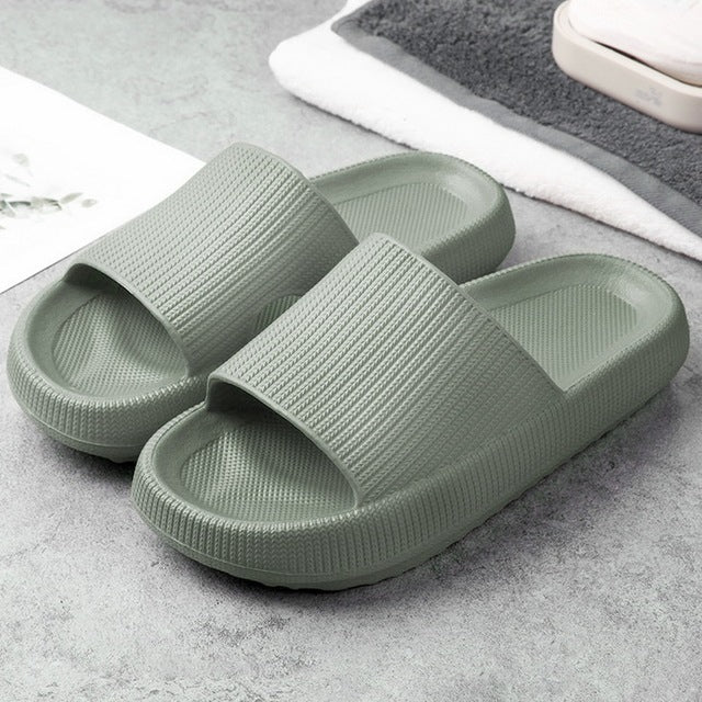 Zachte heren wolkenpantoffels, antislip en comfortabel voor thuis of als relaxte slippers na een lange dag.