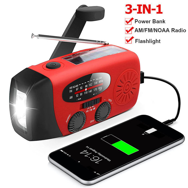 Noodradio met handopwinder, solar en zaklamp, onderdeel van een essentiële kit voor rampen en noodgevallen.