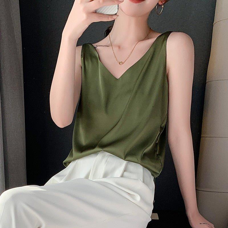 "Zijden tanktop voor vrouwen, elegant en verfijnd, zijdezachte stof met een luxe uitstraling, ideaal voor elke gelegenheid."