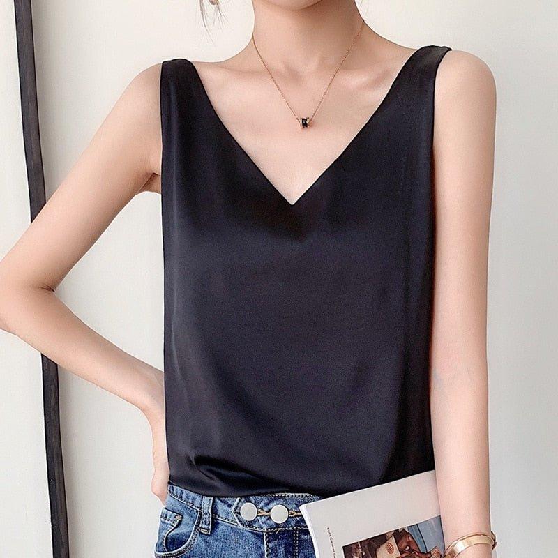 "Zijden tanktop voor vrouwen, elegant en verfijnd, zijdezachte stof met een luxe uitstraling, ideaal voor elke gelegenheid."