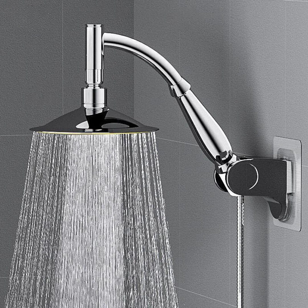 "Zilveren AquaFlow regendouchekop, waterbesparend met regenachtige straal, duurzaam roestvrij staal, diameter 20 cm."
