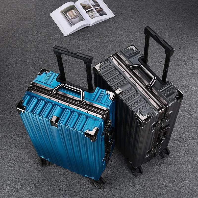 Zilverkleurige unisex aluminiumframe hardshell reiskoffer, perfect voor duurzaam en veilig reizen.