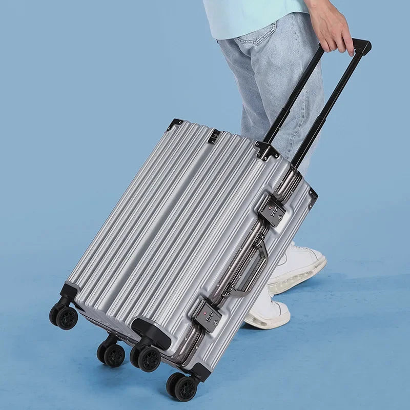 Duurzame hardshell reiskoffer met aluminiumframe, bestand tegen stoten en intensief gebruik.
