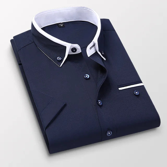 Herenoverhemd met korte mouwen en unieke print, essentieel voor een zomerse garderobe.