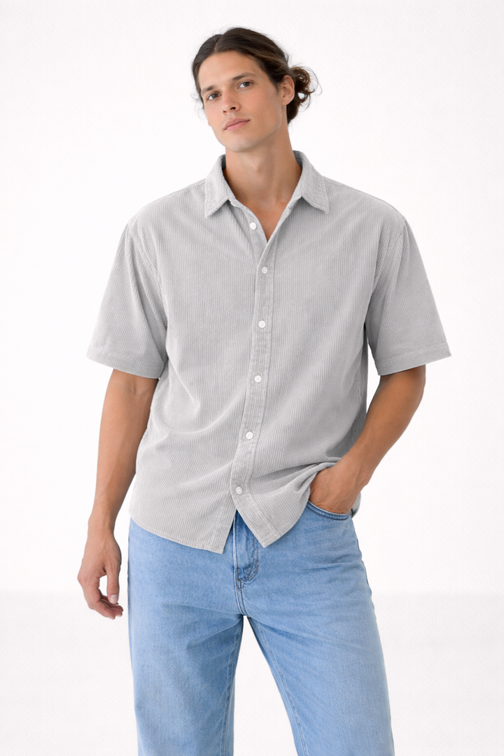 Lichtgewicht herenoverhemd met korte mouw, ademend en casual. Perfect voor zomer en vakantie.