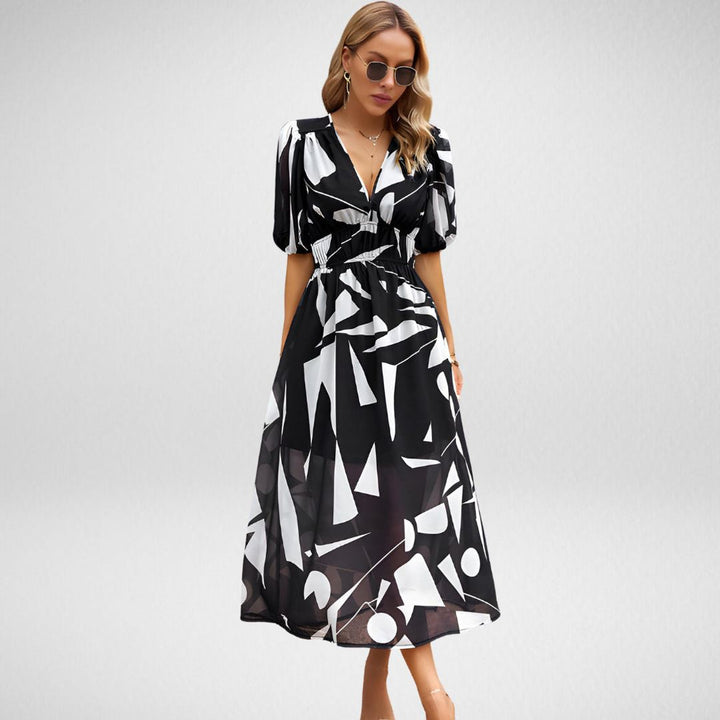 "Zomerse midi-jurk met vrolijke prints en pofmouwen, perfect voor zonnige dagen. Luchtige stof, elastische tailleband."