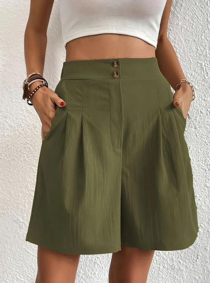 "Zomershort met plooien, hoge taille, zakken en luchtige pasvorm, ideaal voor elegante, comfortabele zomerse look."