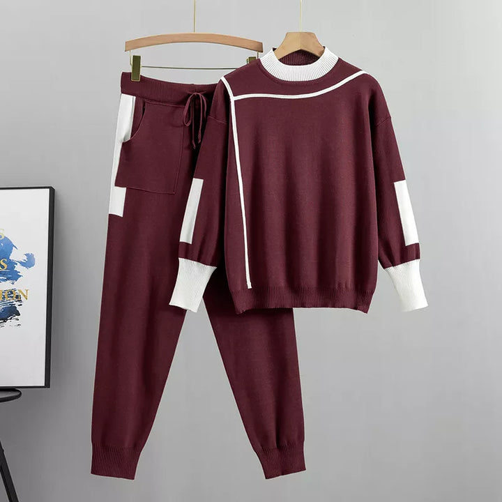 Zwart dames trainingspak, tweedelig. Stijlvolle en comfortabele loungewear, ideaal voor sport of vrije tijd.