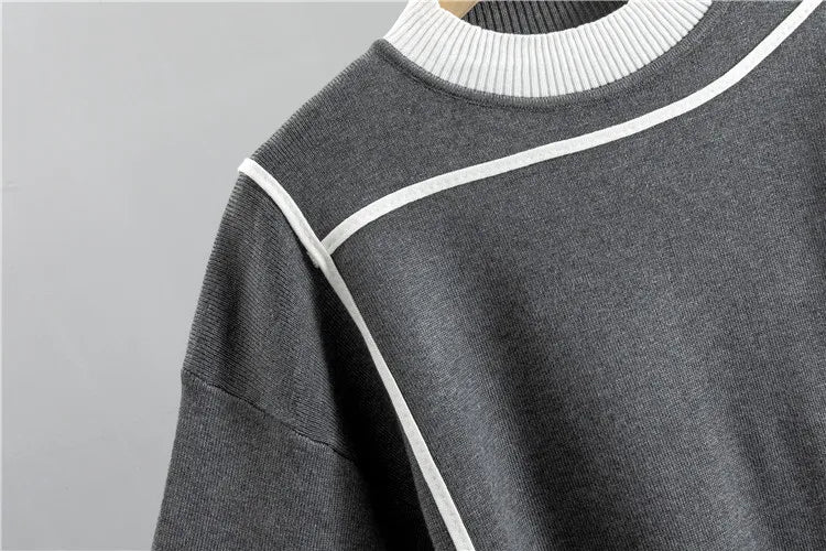 Stijlvol zwart dames trainingspak met hoodie en broek. Modern en comfortabel voor winter of vrije tijd.