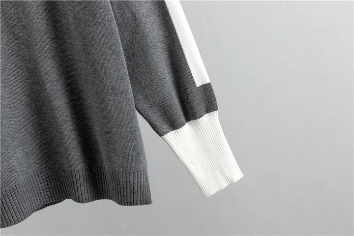 Grijs sportief damespak. Dit comfortabele tweedelige trainingspak is perfect voor een actieve lifestyle.