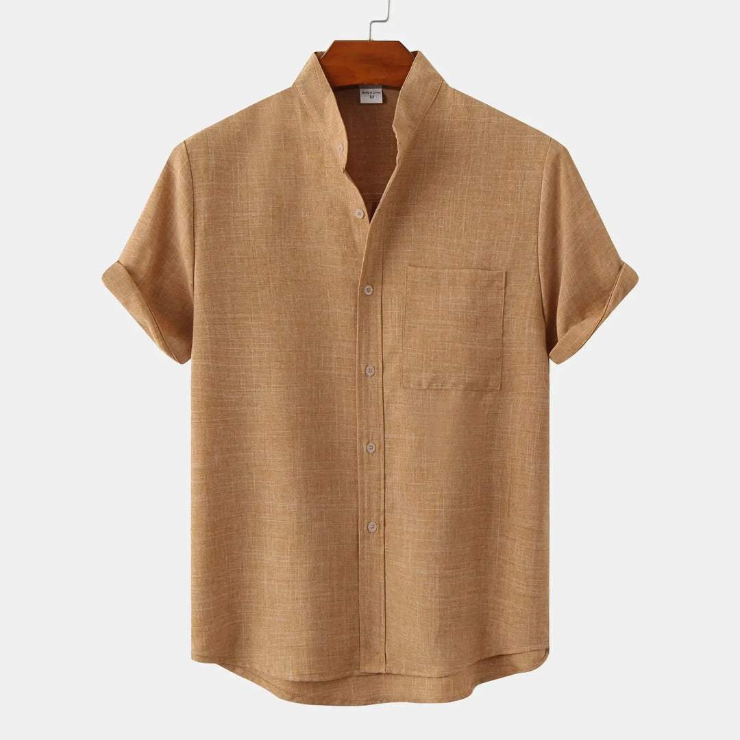 Wit heren casual shirt korte mouw, opstaande kraag. Regular fit, stijlvol en comfortabel voor zomerse dagen.